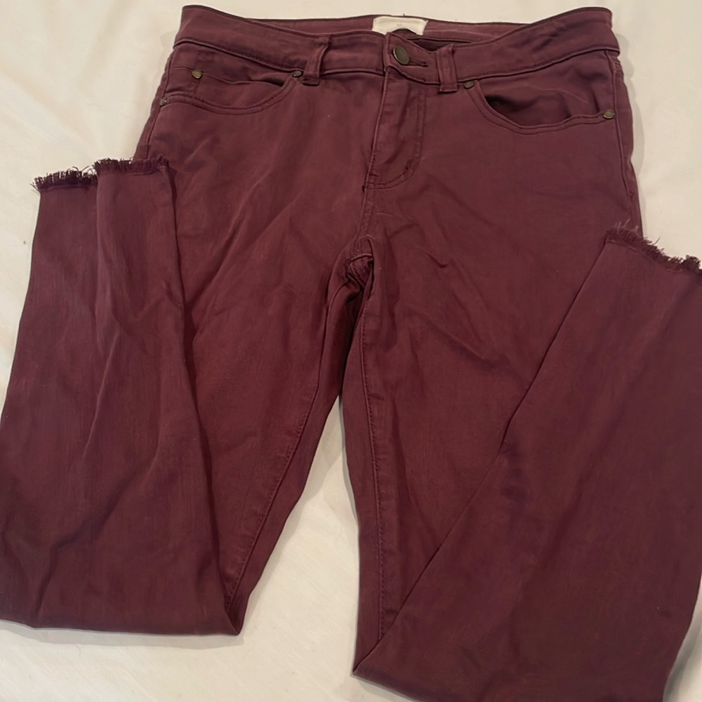 Women’s Caslon cranberry Burgandy cropped frayed bottom skinny jeans